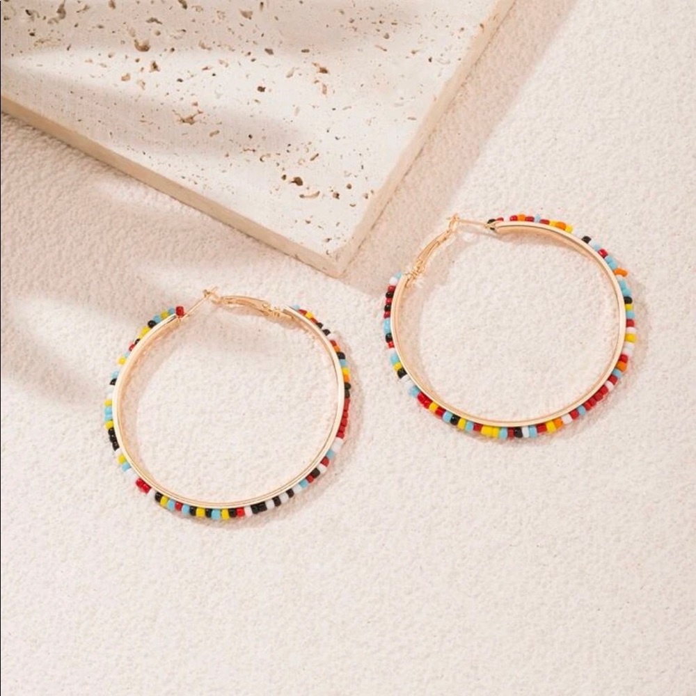NWT Multicolor beaded medium hoop earrings on gold